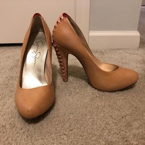 Jessica Simpson nude pumps with red suede
